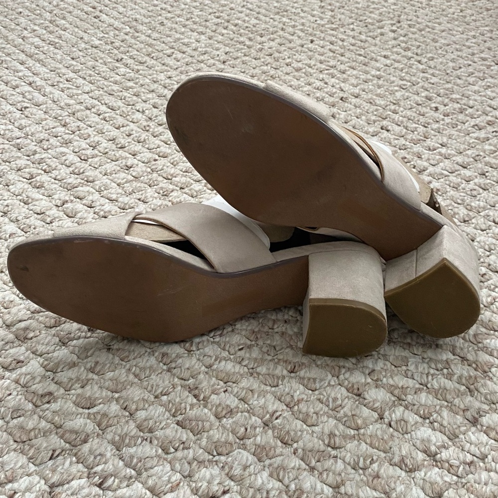 BANANA REPUBLIC LOW HEEL - SIZE 8 - Picture 8 of 8